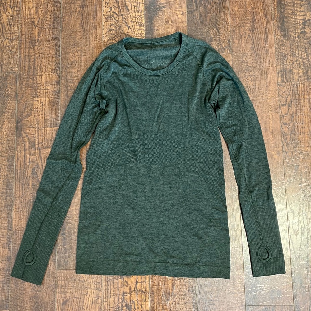Lululemon Swiftly Long Sleeve size 8 army green